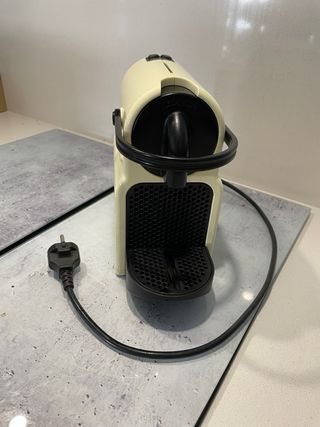 Cafetera Nespresso Inissia crema