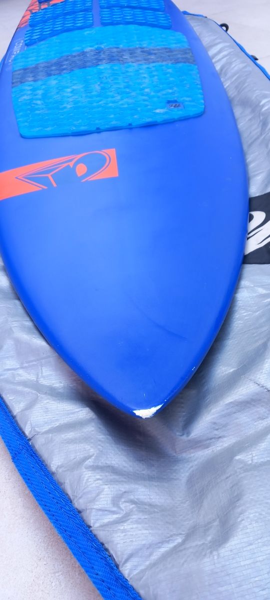 Tabla Airush Compact kitesurf + funda