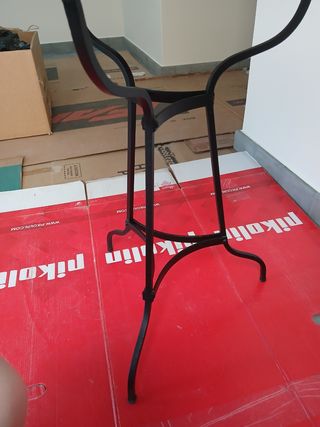 Mesa de forja antigua restaurada