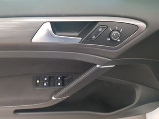 Volkswagen Golf VII berlina e-Golf 35kwh1
