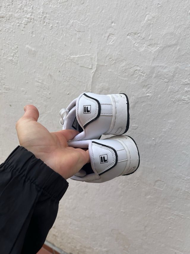 Zapatillas Fila blancas y negras