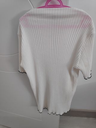 Camiseta canalé blanca.