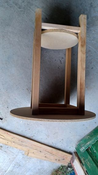 Mesa camilla con mantel bordado