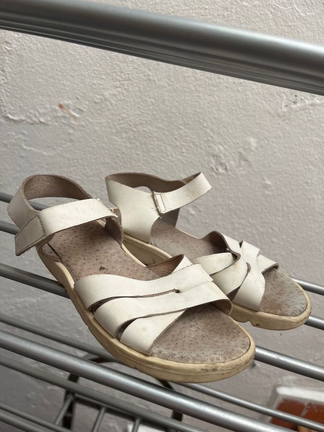 Sandalias blancas niña