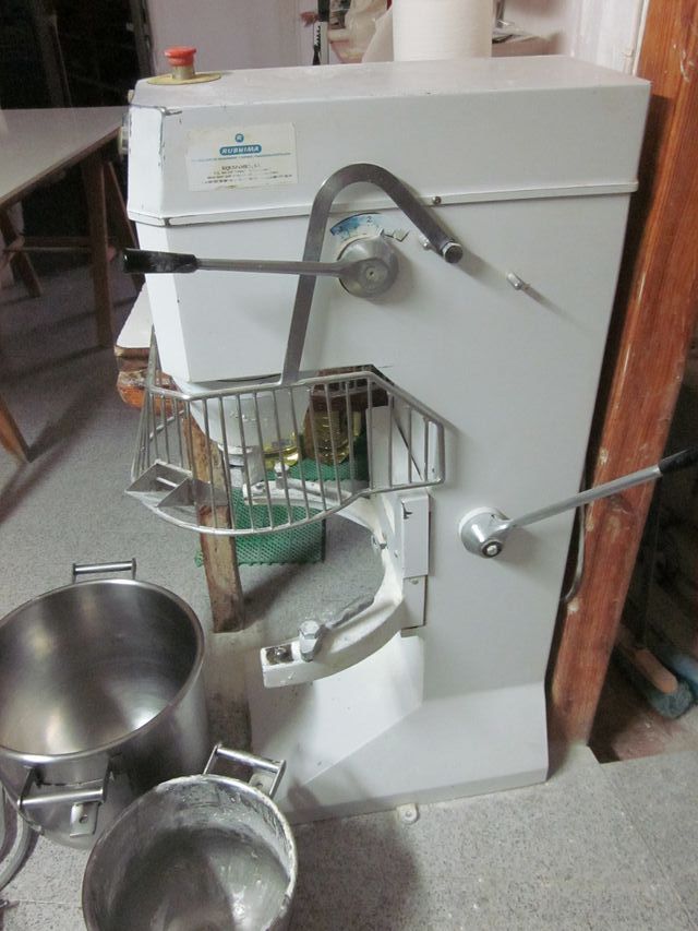 Amasadora industrial + accesorios