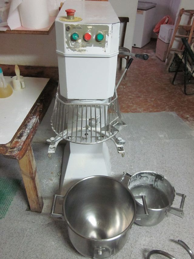 Amasadora industrial + accesorios