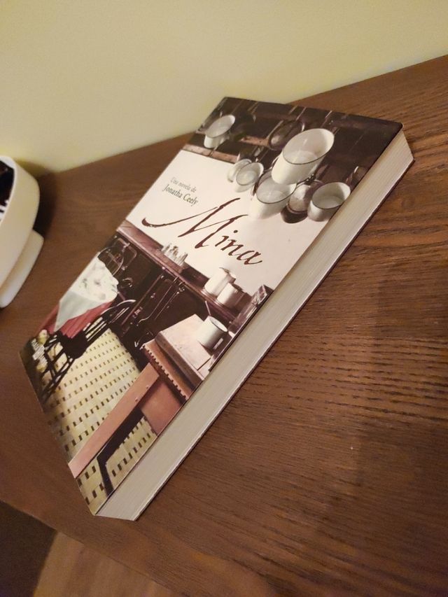 Mina  (Spanish Edition)