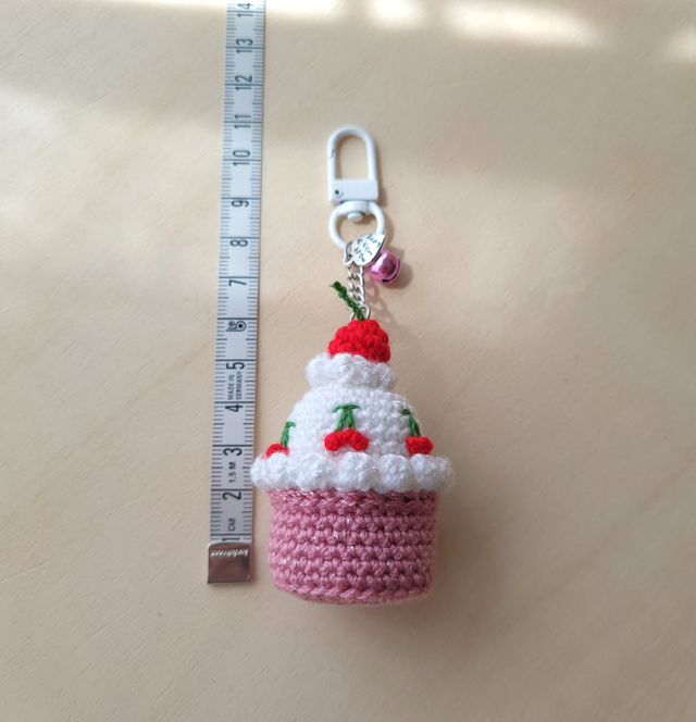 Portachiavi in pasta fatto all'uncinetto