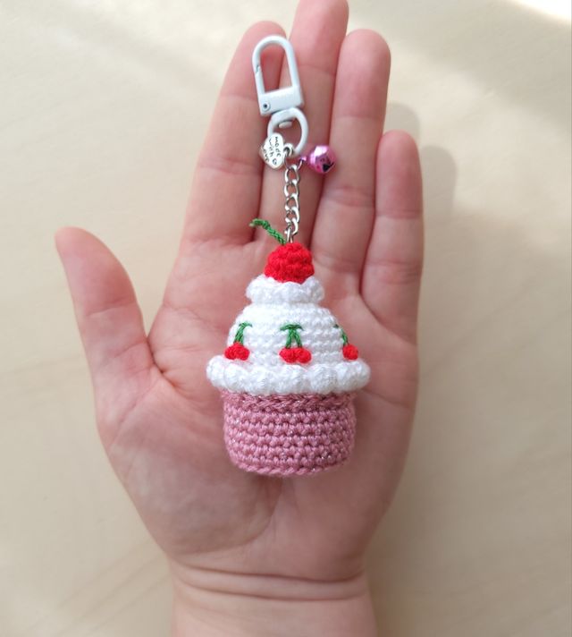 Portachiavi in pasta fatto all'uncinetto