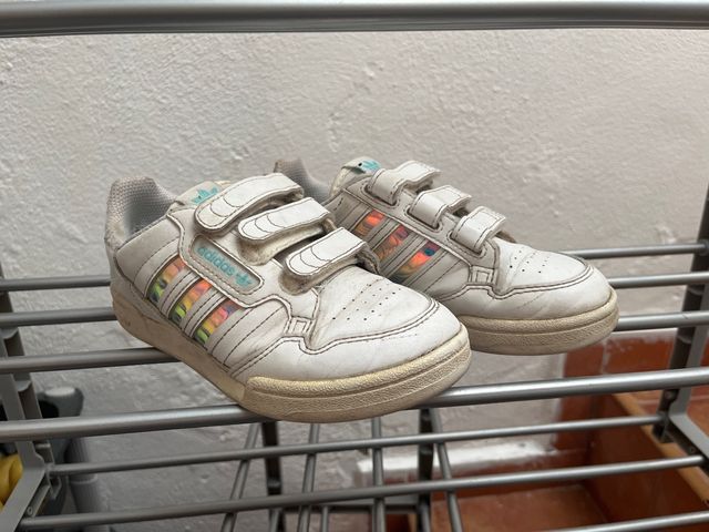 Zapatillas Adidas blancas infantiles