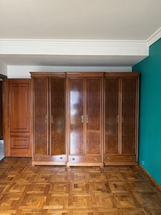 Armario antiguo de madera