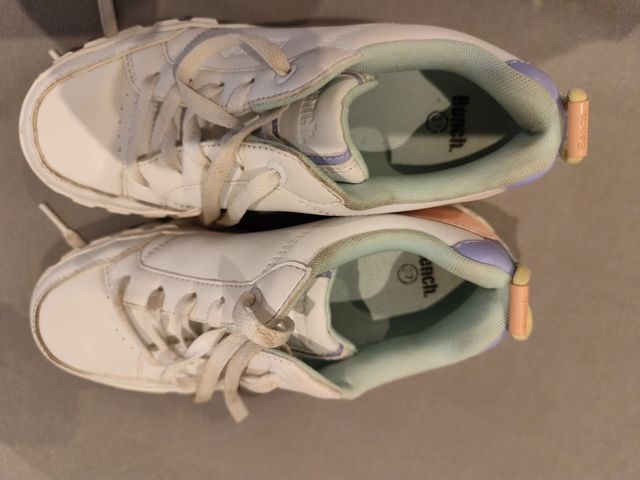 Zapatillas Bench. niña blancas