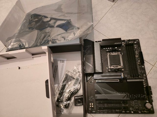 GIGABYTE B650 AORUS ELITE AX V2