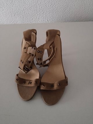Sandalias Source marrón mujer