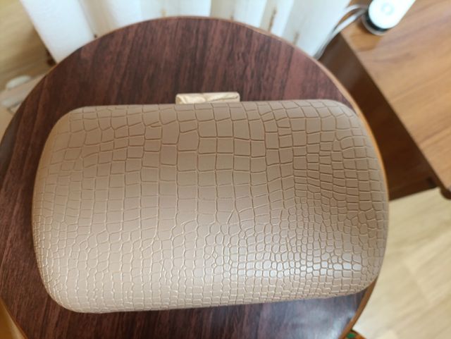 Bolso mano beige rosado 