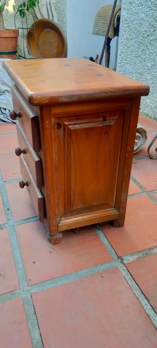 Conjunto dormitorio madera: cómoda + 2 mesitas