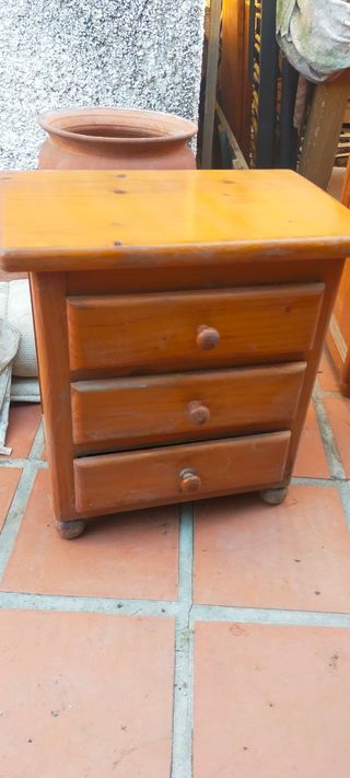 Conjunto dormitorio madera: cómoda + 2 mesitas