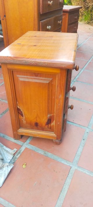 Conjunto dormitorio madera: cómoda + 2 mesitas