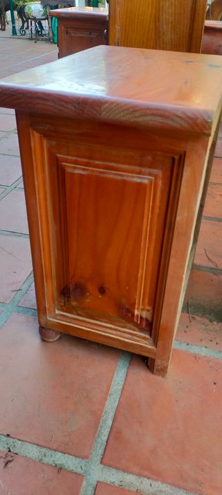 Conjunto dormitorio madera: cómoda + 2 mesitas