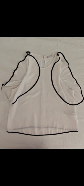 Blusa blanca c/ ribetes negros