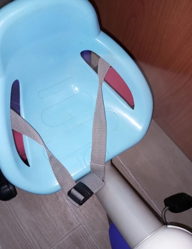 Triciclo infantil con barra de empuje