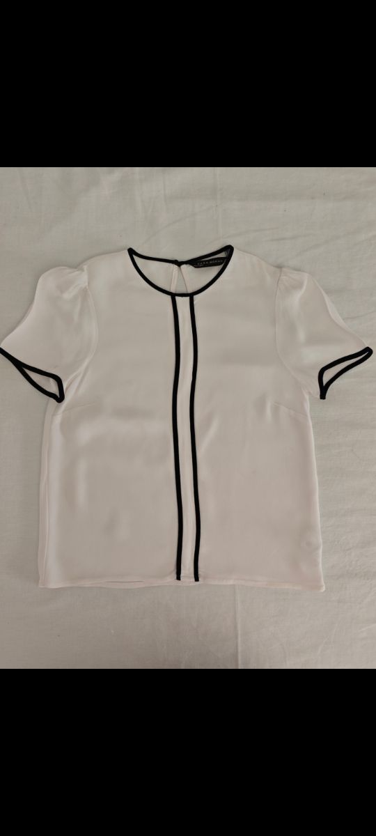 Blusa blanca c/ ribete negro