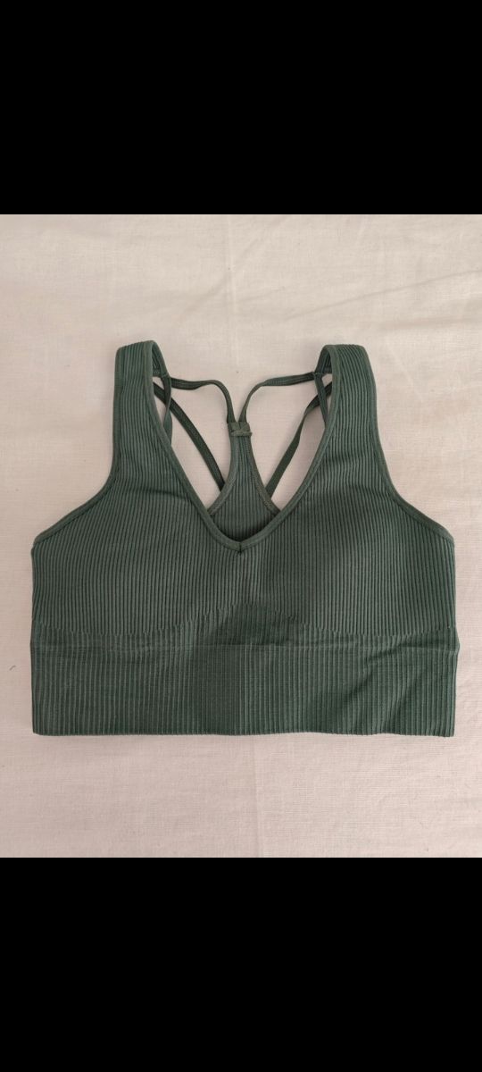 Top deportivo verde oliva