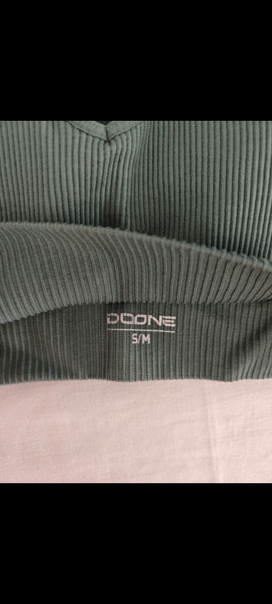 Top deportivo verde oliva