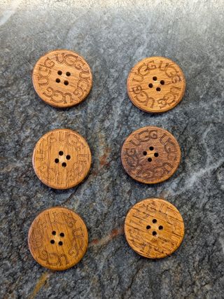 6 Botones UGG Marrón