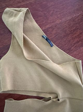 Vestido Zara asimétrico verde oliva