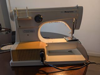 Husqvarna Combina 3020: Máquina de Coser