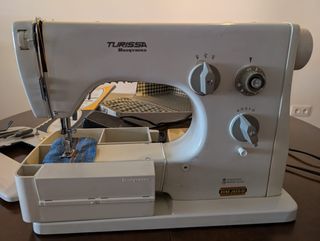 Husqvarna Combina 3020: Máquina de Coser