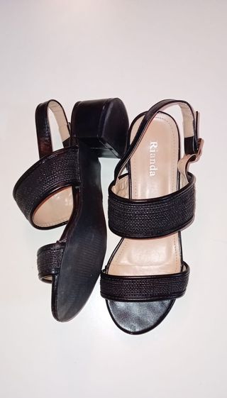 Sandalias negras