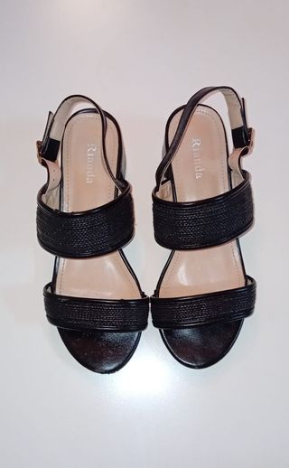 Sandalias negras