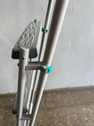 Escalera piscina - gris y blanca