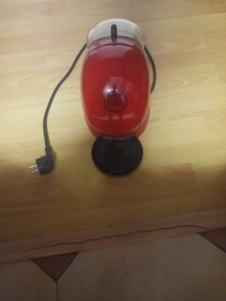 Cafetera Dolce Gusto roja