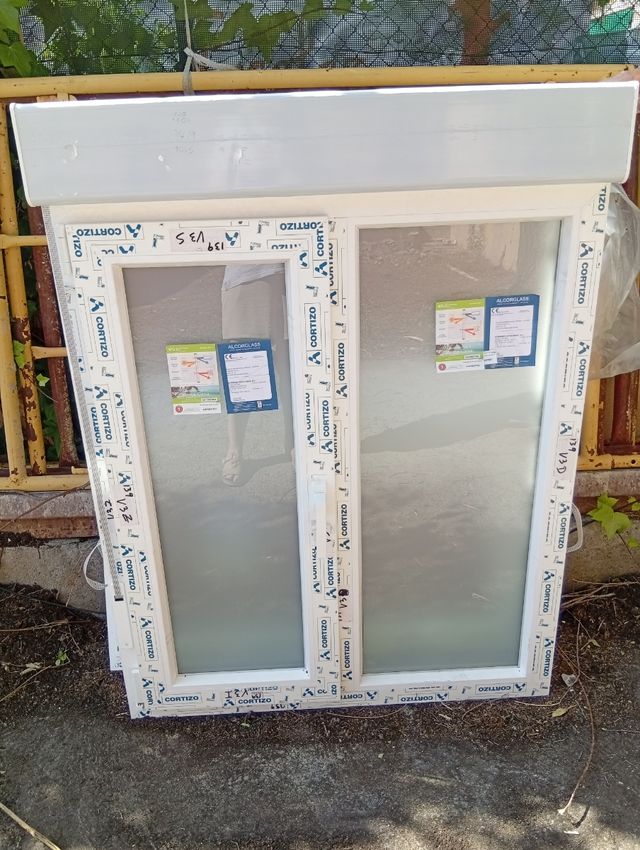 Ventana PVCblanca A-70con persiana  oscilobatiente