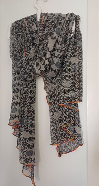 Fular juvenil gris y negro