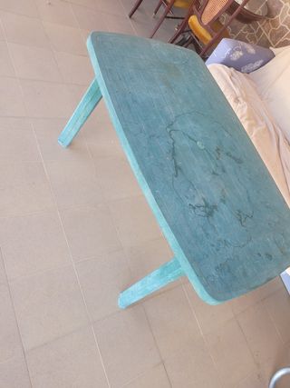 Conjunto de mesa y siete sillas de jardín plástico