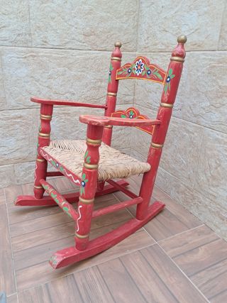 Butaca mecedora infantil roja