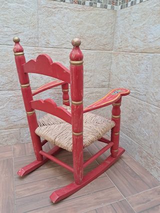 Butaca mecedora infantil roja