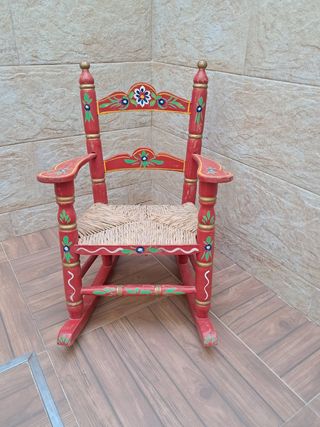 Butaca mecedora infantil roja