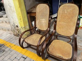 Silla mecedora vintage de mimbre y madera
