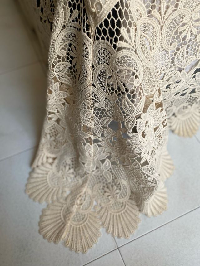 Copriletto in lino beige, pizzo