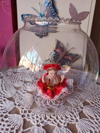 Muñeca veneciana en pecera
