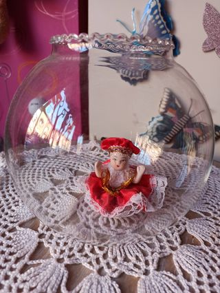 Muñeca veneciana en pecera