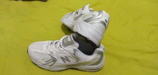 Zapatillas New Balance 530 - Blancas y Plateadas