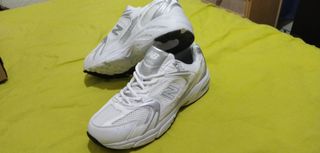 Zapatillas New Balance 530 - Blancas y Plateadas