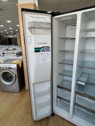 FRIGORIFICO AMERICANO 177CM HISENSE INOX NOFROST A