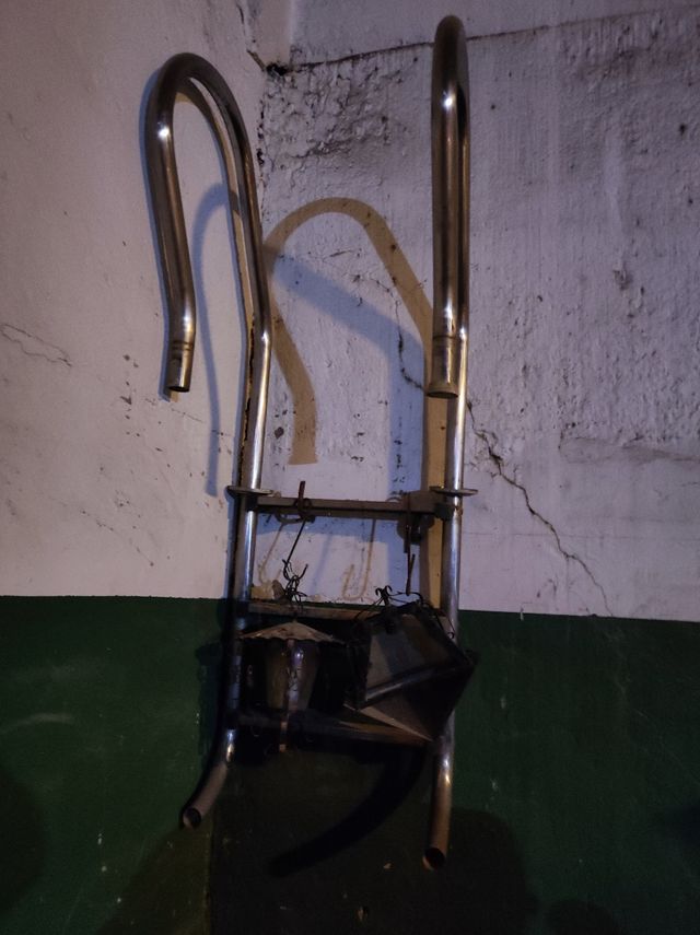 Escalera piscina metalica